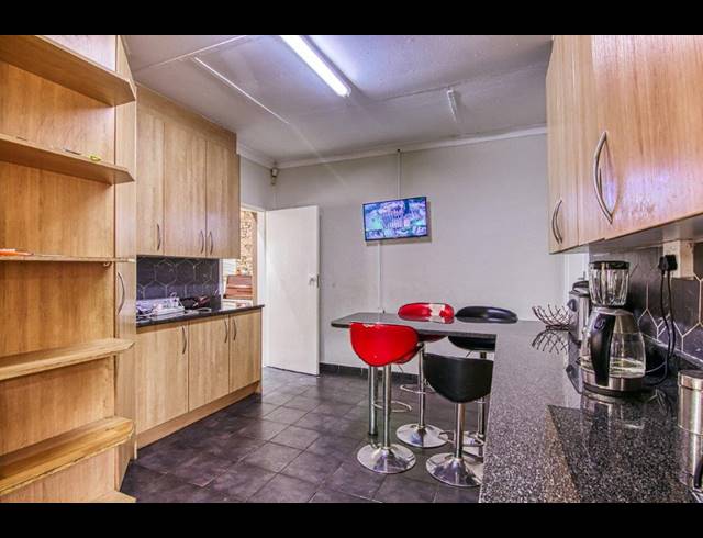 3 BEDROOM APARTMENT FOR SALE IN KENSINGTON B